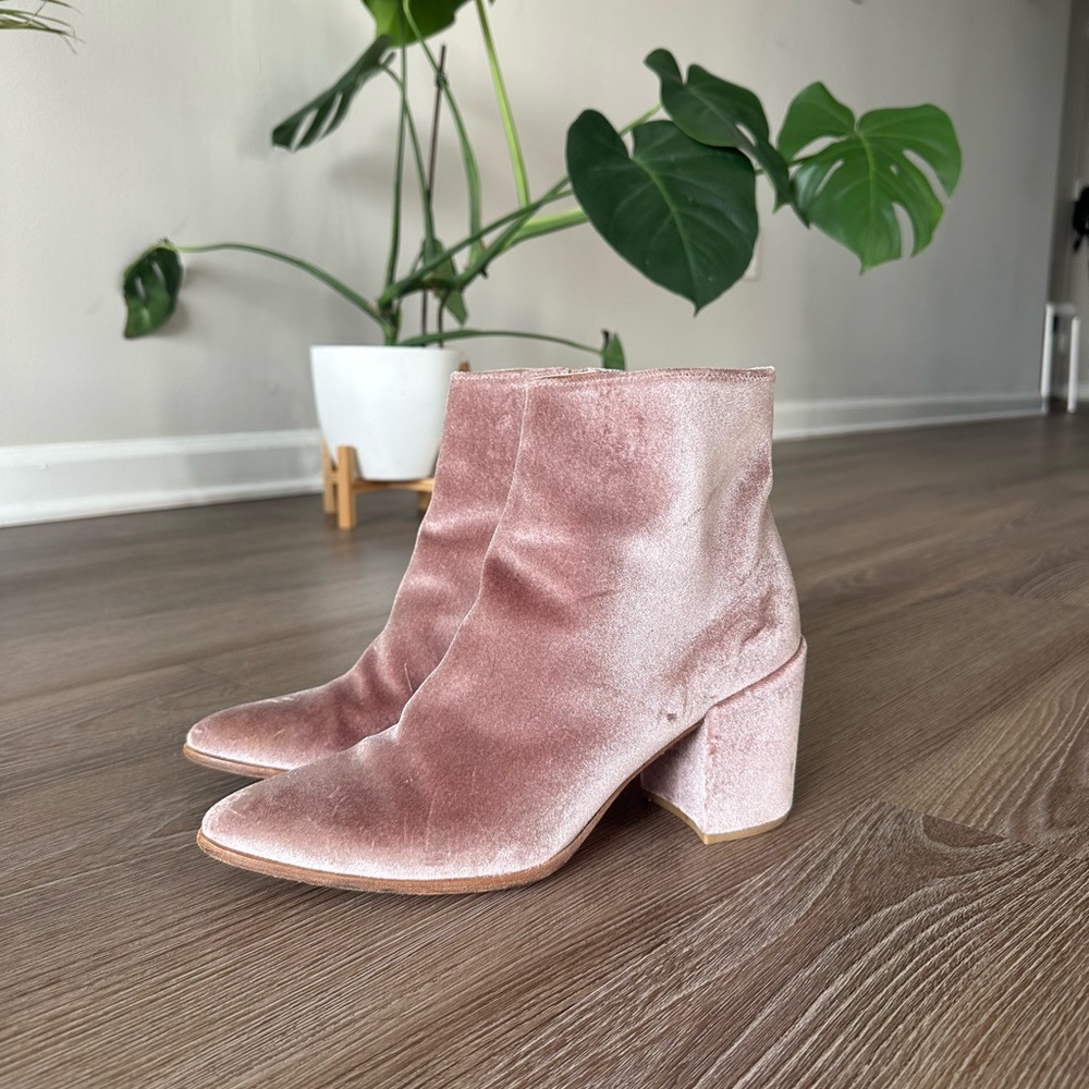 Stuart Weitzman Chic Pink Suede Ankle Boots, size 8, heel 3”